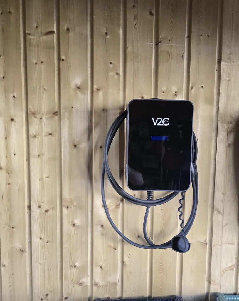 À Bordeaux 33000 et sur toute la Gironde, installation haut de gamme de borne de recharge avec finitions invisibles pour une transition énergétique vers le véhicule électrique.