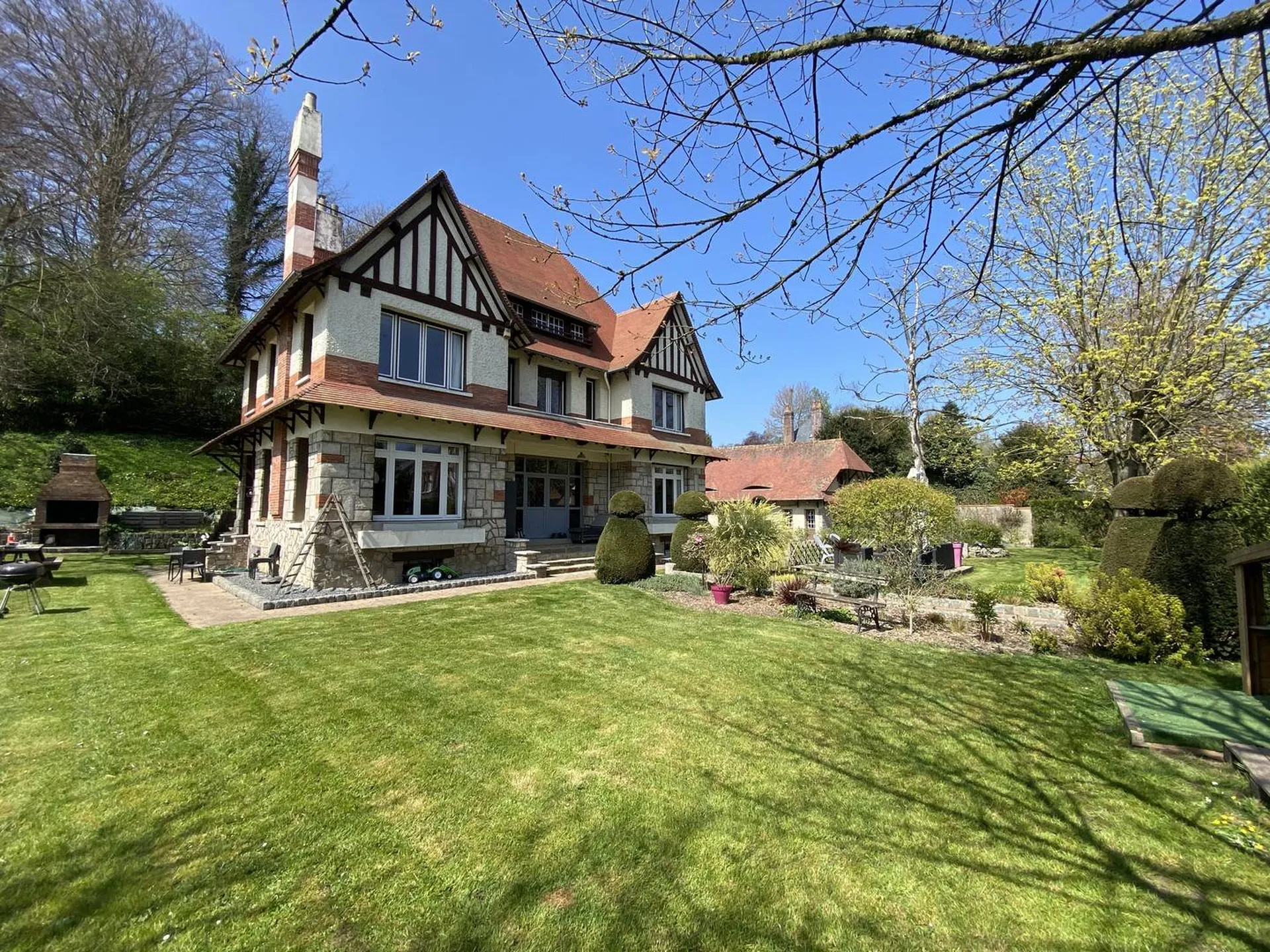 A vendre Villa Anglo-normande en exclusivité de 170.88m2 sur un terrain de 3358m2.