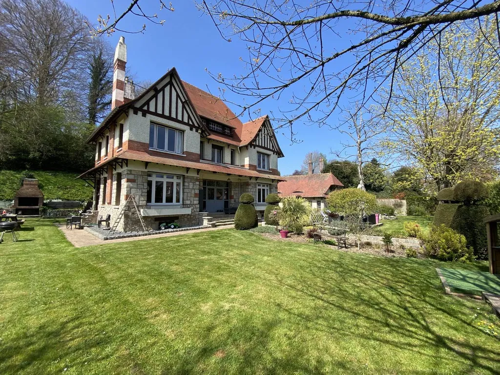 A vendre Villa Anglo-normande en exclusivité de 170.88m2 sur un terrain de 3358m2.