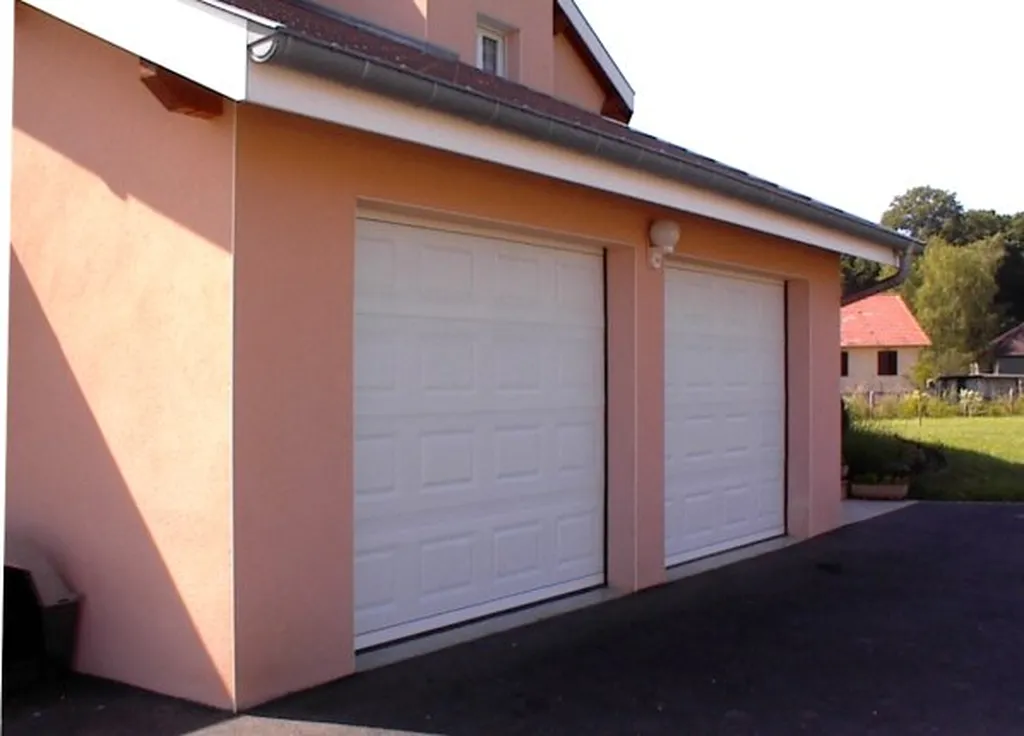 Pose de Porte de garage sectionnelle par Didier Ravet Pro Pose à Anse