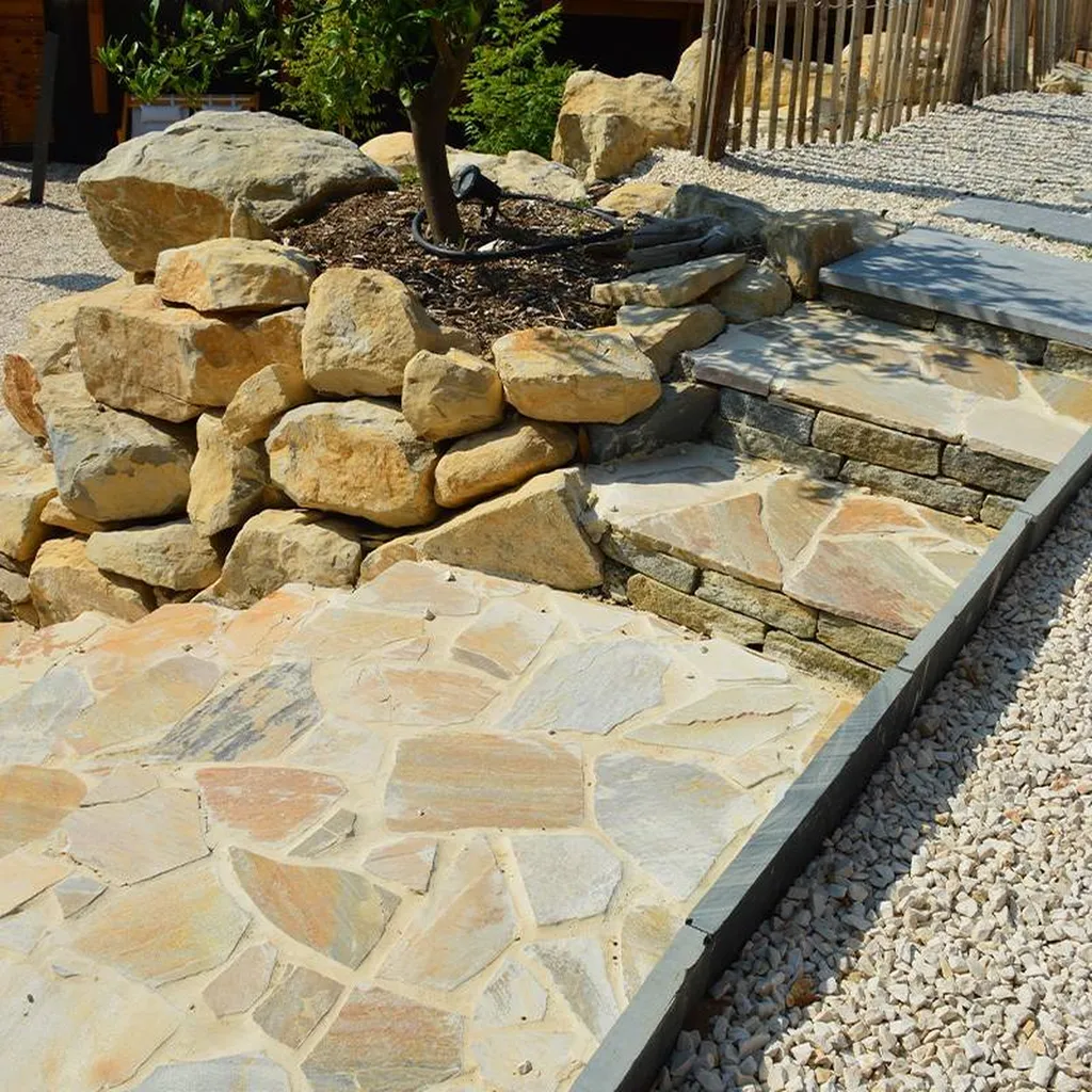 10) OPUS INCERTUM QUARZITE JAUNE DU BRESIL