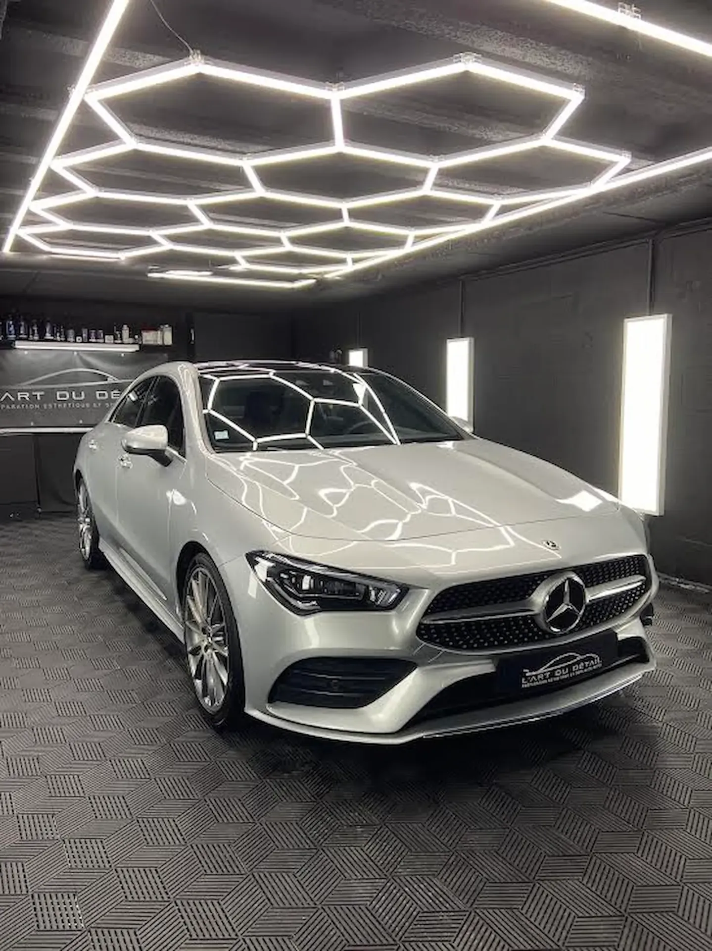 detailing auto professionnel sur cette Mercedes CLA à Creuzier-le-Vieux près de Moulins.