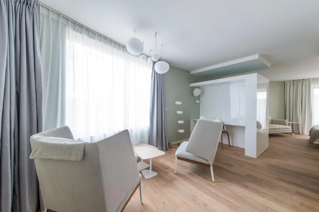 Suite Junior Terrasse – Hôtel à Aix-en-Provence chambre avec terrasse privative et vue sur la nature provençale