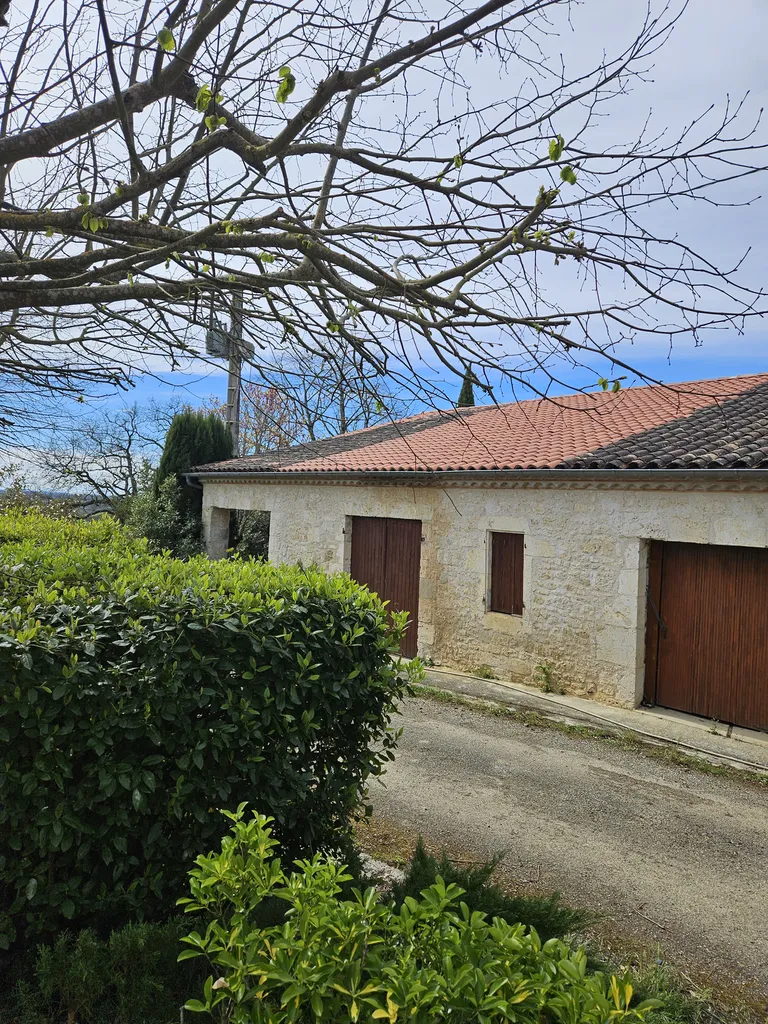 Réaliser un remaniement de toiture avec dépose de plaques amiantées à Gordes