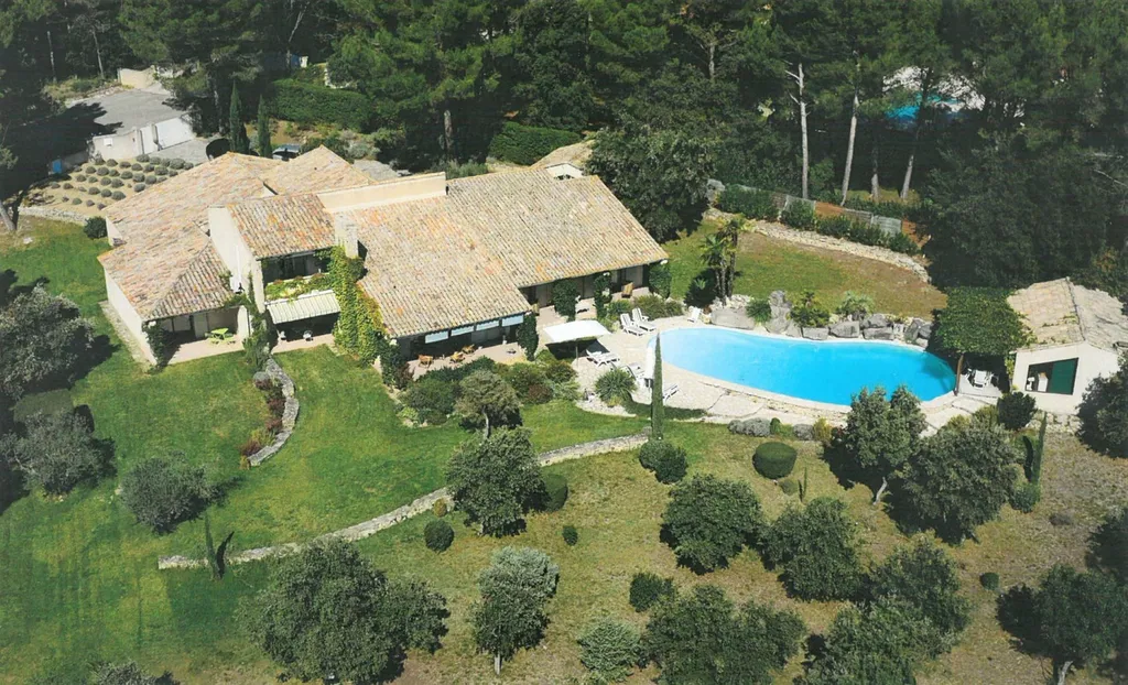 proche golf de Saumane-de-Vaucluse, maison provençale avec piscine    