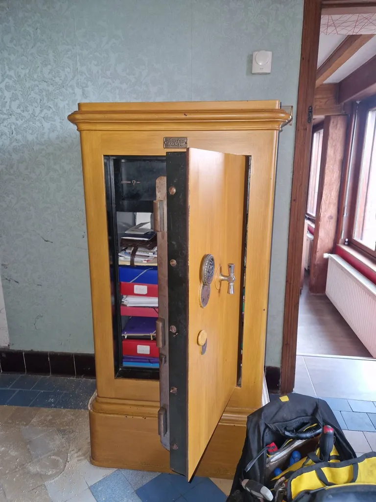 coffre fort ouvert sur Raisme par serrurier expert