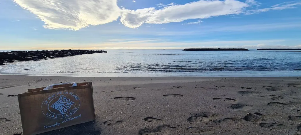 Location avec salle de sport et piscine chauffée bord de mer 150m  à Vias