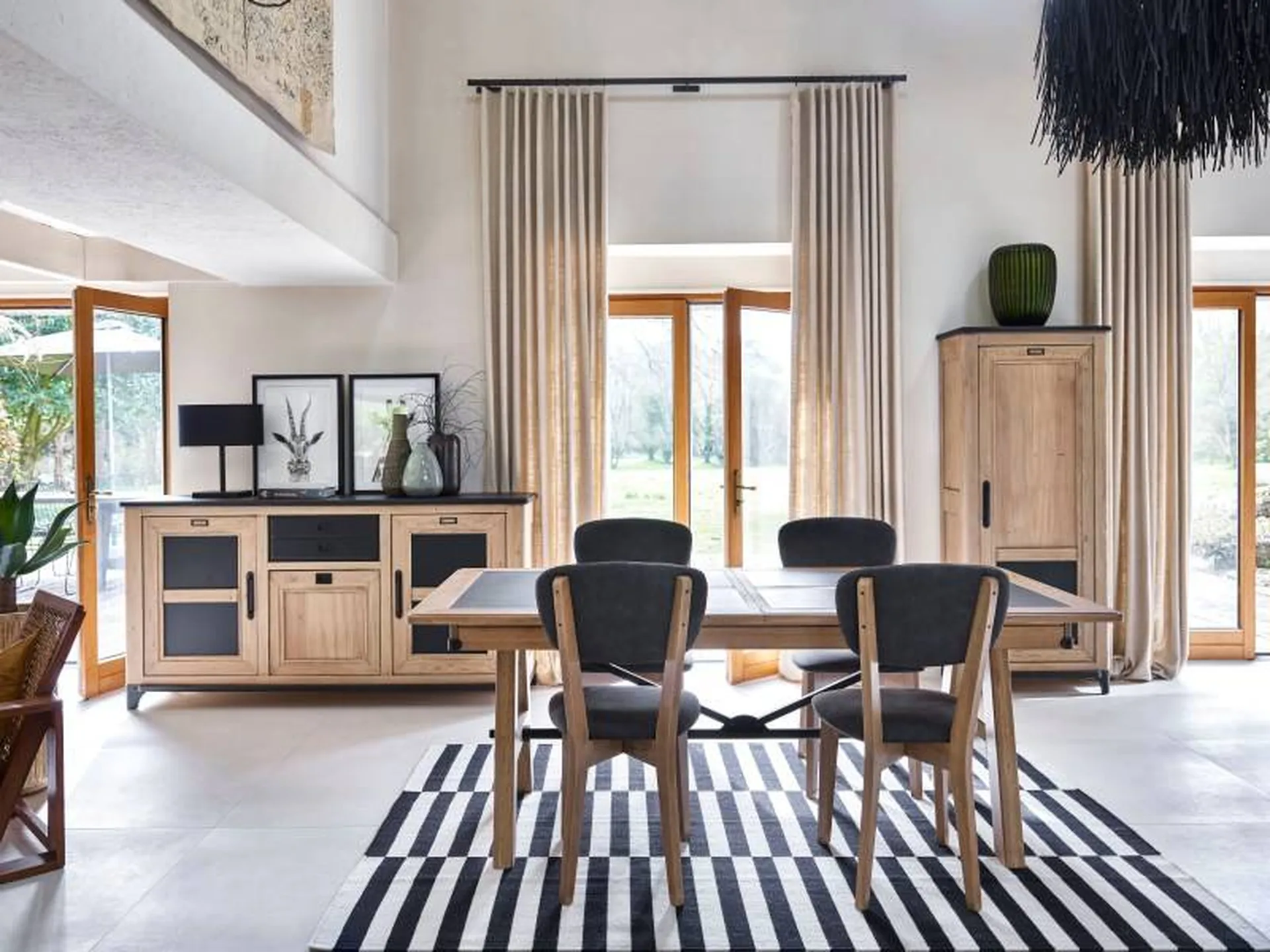 Vente de salle à manger INDUS en chêne massif.