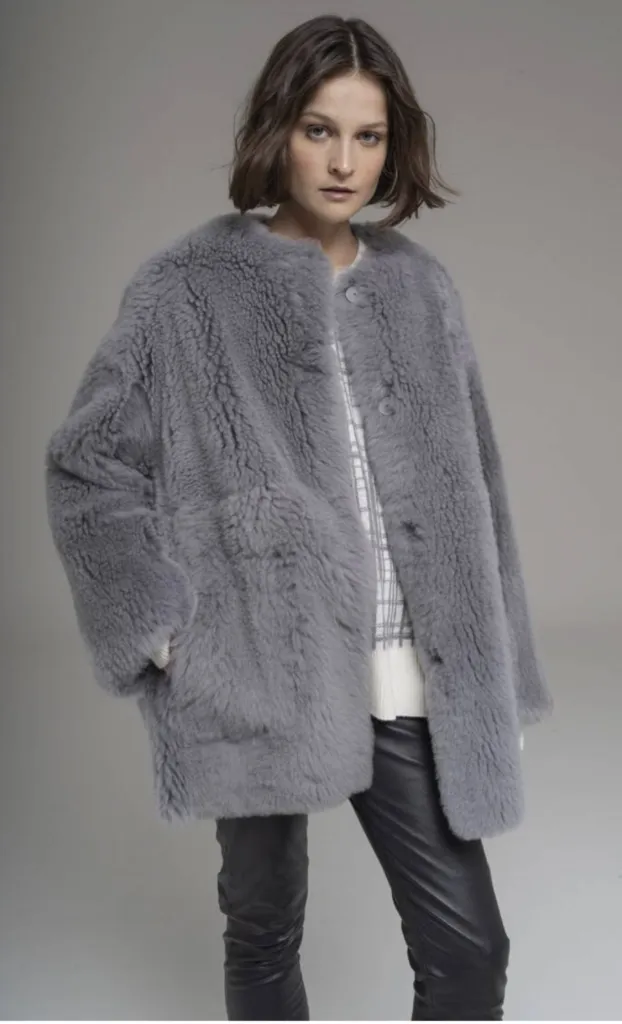 La collection Manzoni 24 automne-hiver 2021, des formes intemporelles, des vêtements à porter en toutes occasions.