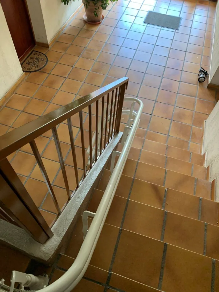 l'escalier est dégagé, aucun enconbrement superflu