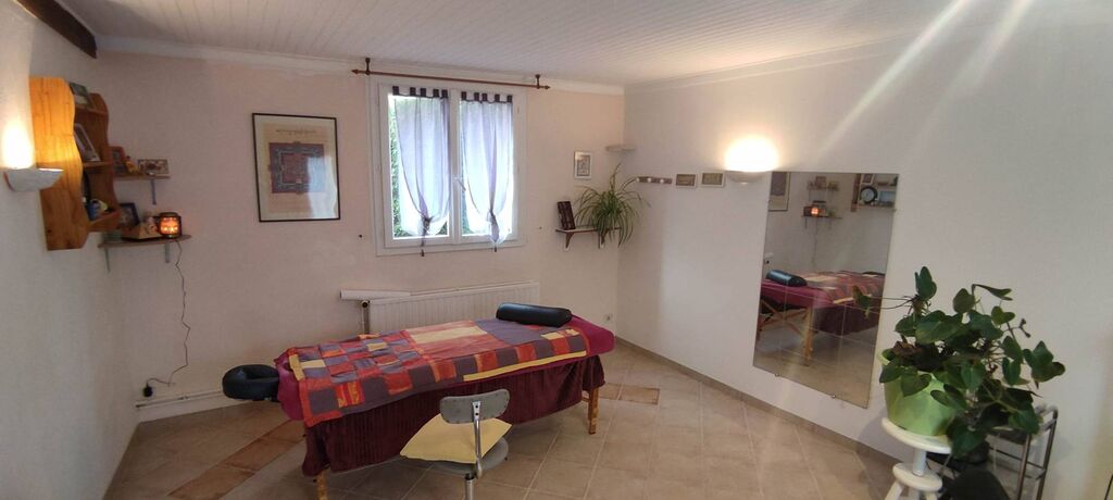 A vendre, à VIMOUTIERS (61120), charmante maison à colombages de 126 m² et son jardin de 125 m² à quelques pas du centre ville.