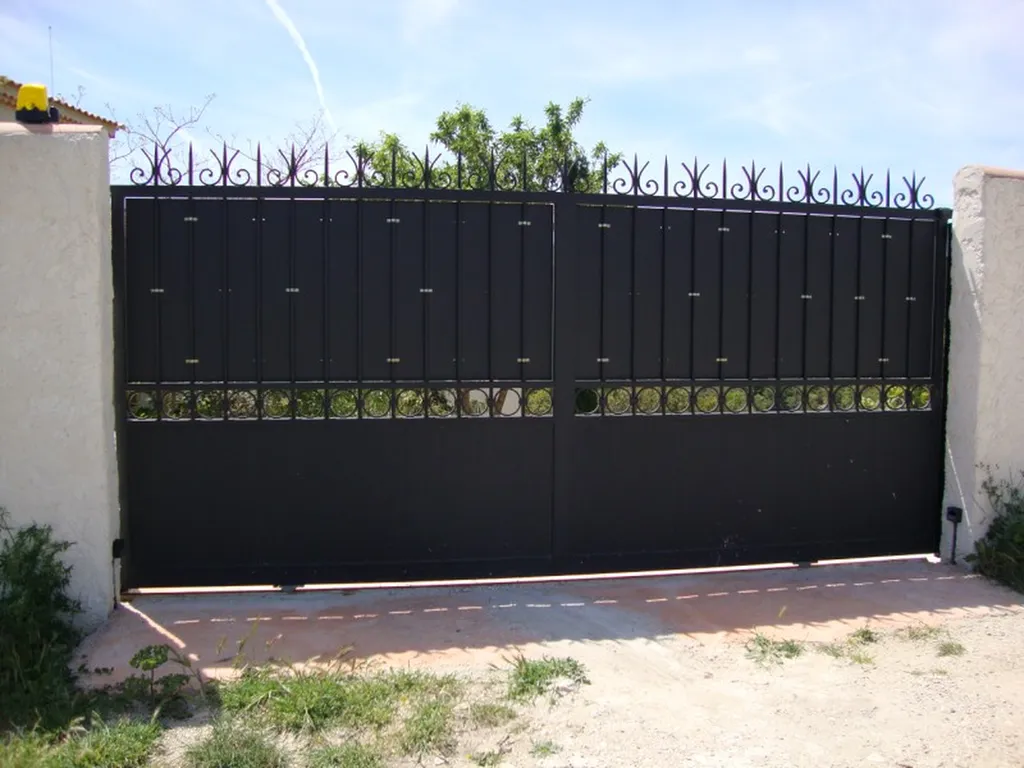 COMMENT FAIRE UN PORTAIL COULISSANT EN  FER à AUBAGNE 