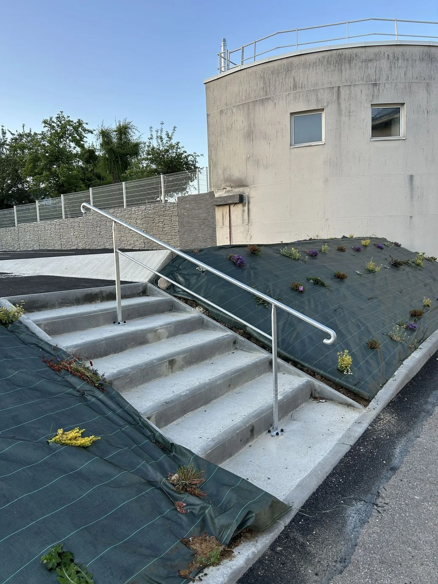 Installation de Mains Courantes et Garde-Corps en Aluminium et Acier Galvanisé pour Pavillons ou Maisons à Rouen et son Agglomération en Seine-Maritime 76