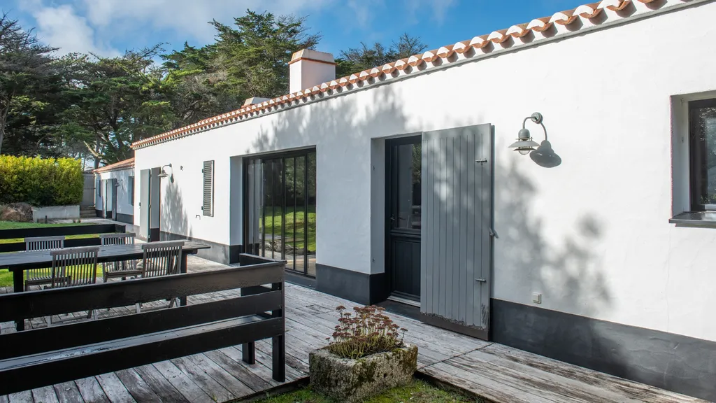 Transformation d'une longère à Bruges en maison familiale moderne : rénovation complète et extension clé en main pour 140 000 euros