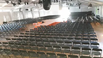 Congrès avec chaise et estrade à l'hippodrome de Parilly a Lyon