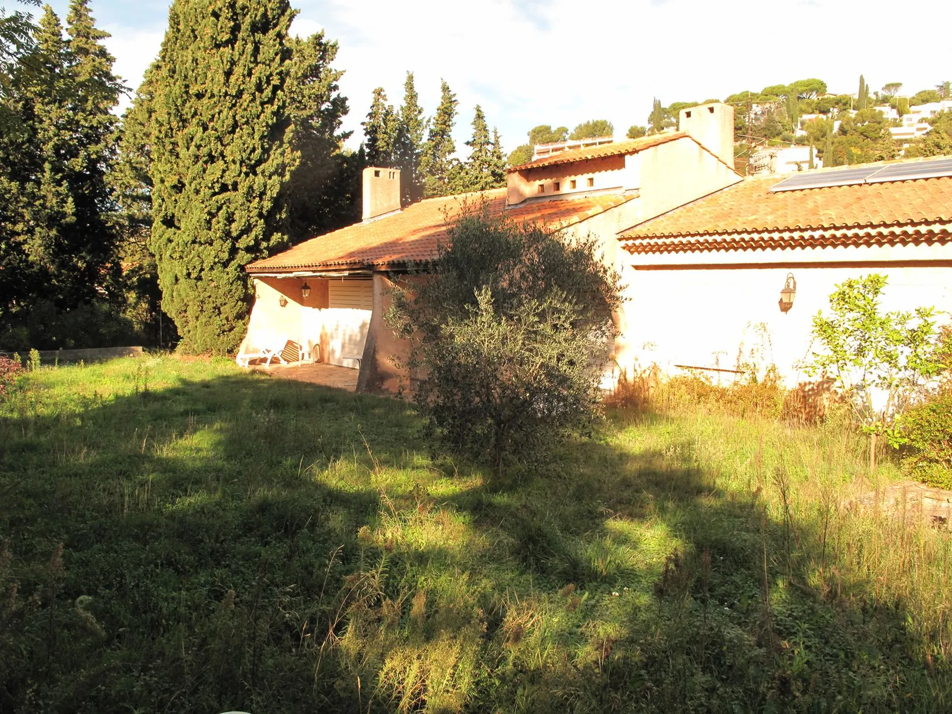 A vendre maison 8 Cassis dans un écrin de verdure, au calme, à quelques pas du port