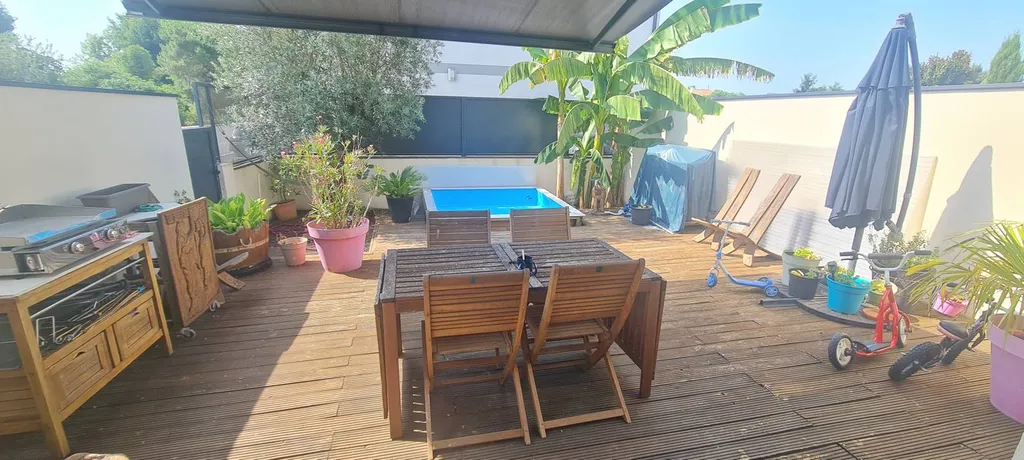 cherche maison de ville 3 chambres à Bordeaux et alentours avec Tram ou bus à proximité