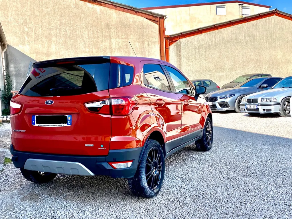 Réparation carrosserie d'une aile arrière enfoncée sur Ford Ecosport à Aubagne 13400 avec Franchise offerte