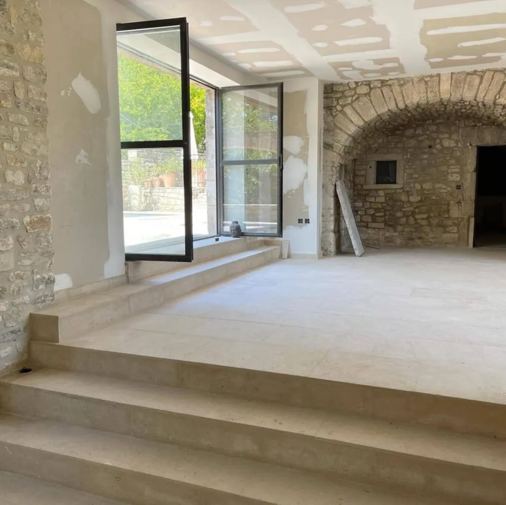 Notre zone d'activité pour ce serviceMargelle en pierre naturelle pour piscine et bassin à Lyon en Rhône-Alpes