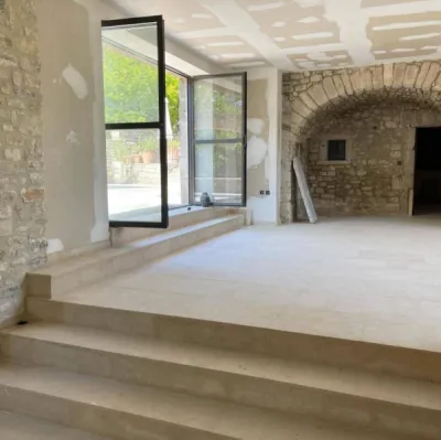 Véritable pierre de Dordogne en dallage, tomette, pavé, margelle de bassin, pierre naturelle beige, grise, ocre, grège