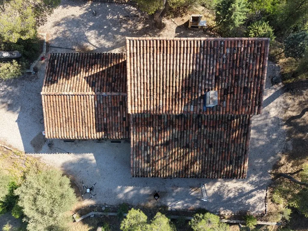 Nettoyage de tuiles et traitement hydrofuge à Sanary-sur-Mer