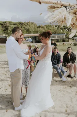 Profitez d’un mariage laïque romantique sur la plage en Corse à Calvi avec l’accompagnement d’une wedding planner qualifiée
