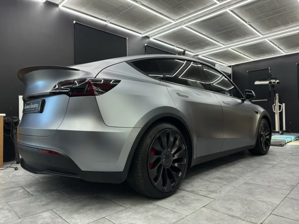 Film de protection voiture XPEL STEALTH - Tesla Y Perfomance sur l’axe Cannes, Nice, Monaco