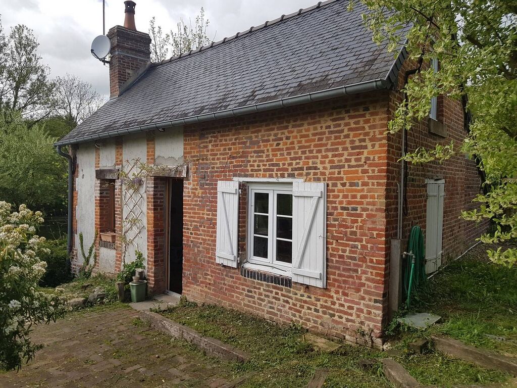 A acheter maison de deux chambre au calme mais non isolée 14140 LIVAROT