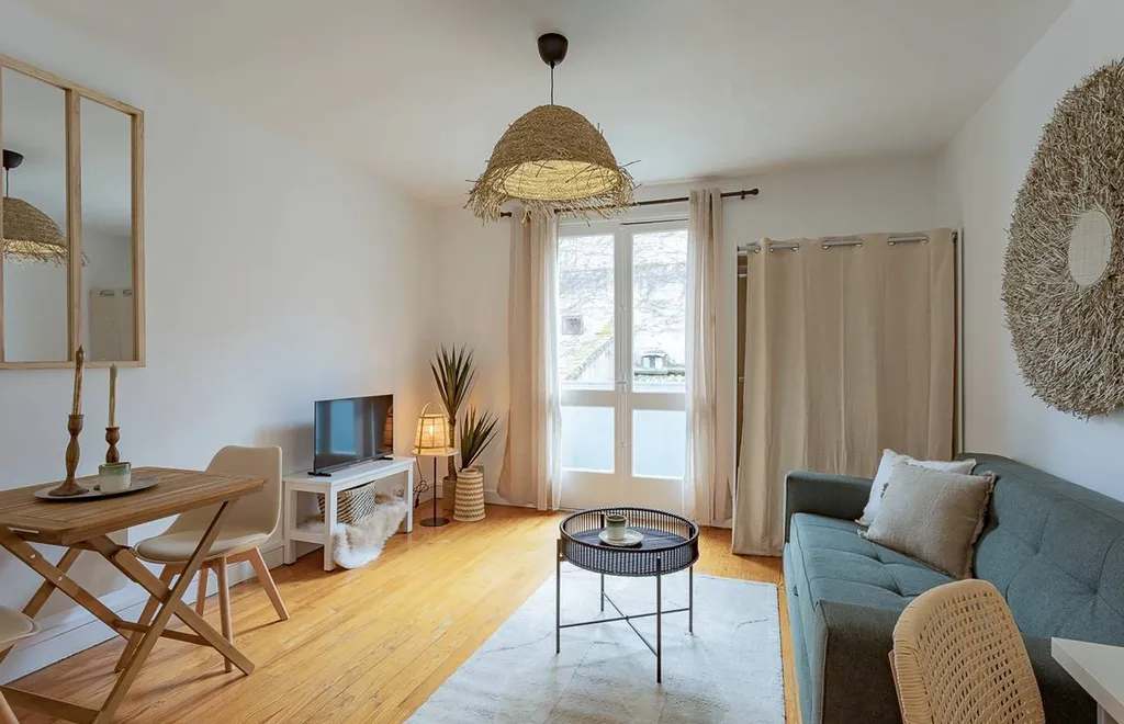 Superbe studio meublé avec balcon proche du Jardin du Grand Rond  