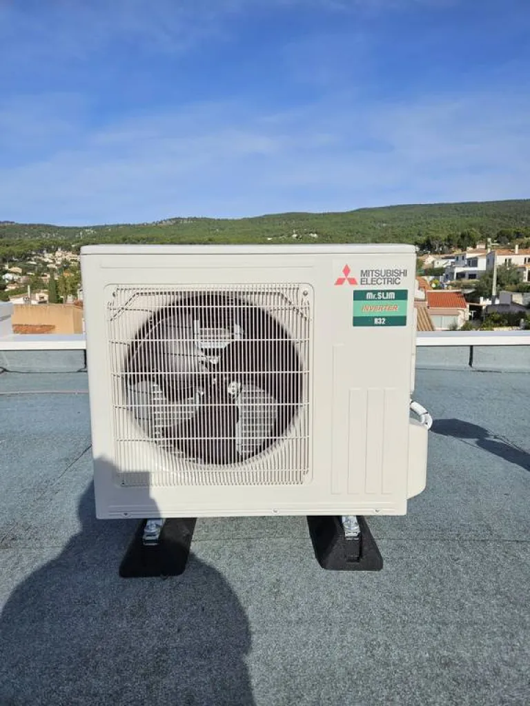 Climatisation gainable Mitsubishi avec AirZone installée à Ceyreste.