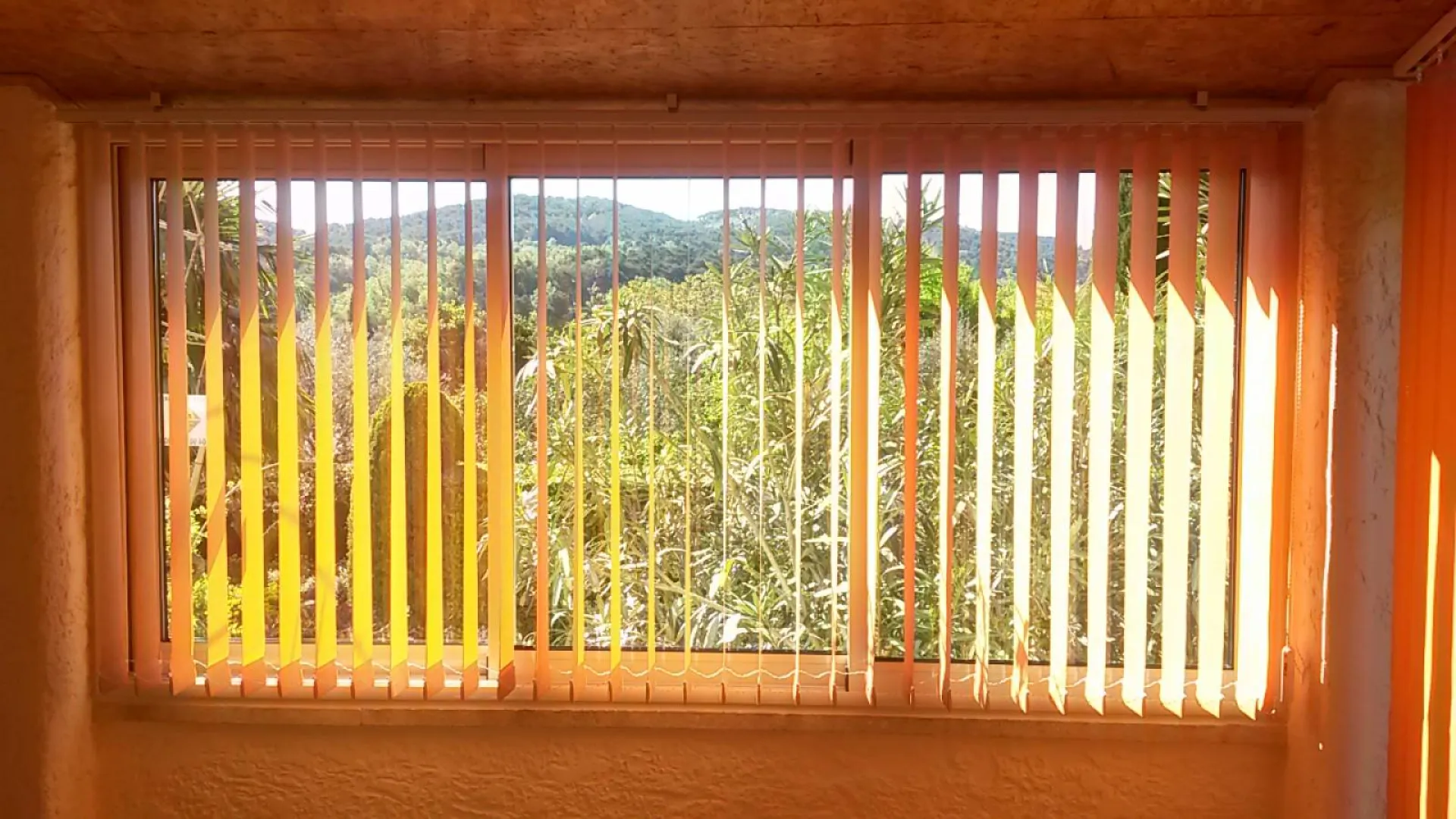 Pose de store a bande dans les Vaucluse par la Fauconnaise de pose 