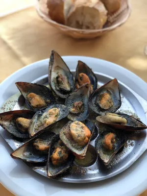 Menu de groupe pour anniversaires et repas de famille à Marseille Vieux-Port, restaurant L’Hippocampe