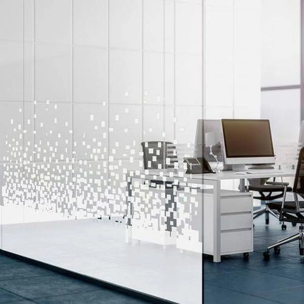 Films micro-perforés publicitaires pour façades commerciales à Colombier : solution marketing haute visibilité