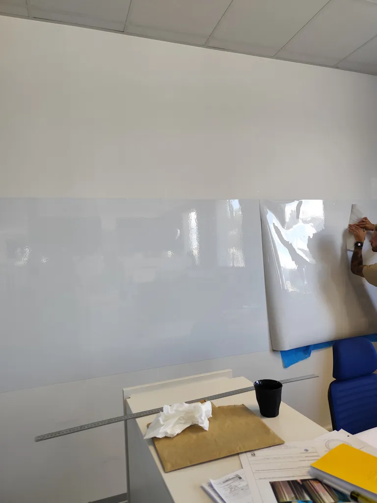 Films opaque blanc magnétique pour écriture indélébile sur murs de bureaux a Marseille 13