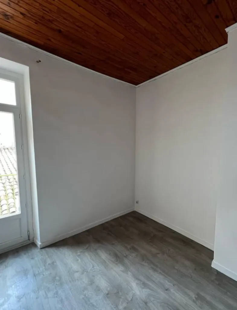 Détapissage, ratissage des murs, mise en peinture et pose d’un sol souple à Gradignan