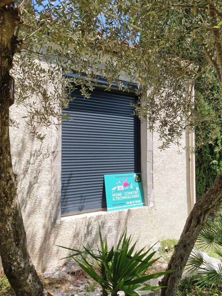 Installation d'un volet roulant sur mesure près de Nîmes sur la commune de Bouillargues