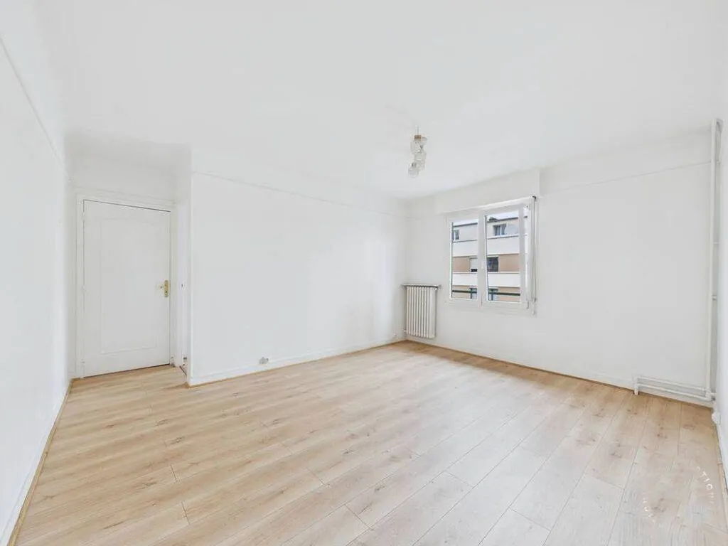 A Vendre 2 Pièces Bécon les Bruyeres Métro Ligne 3