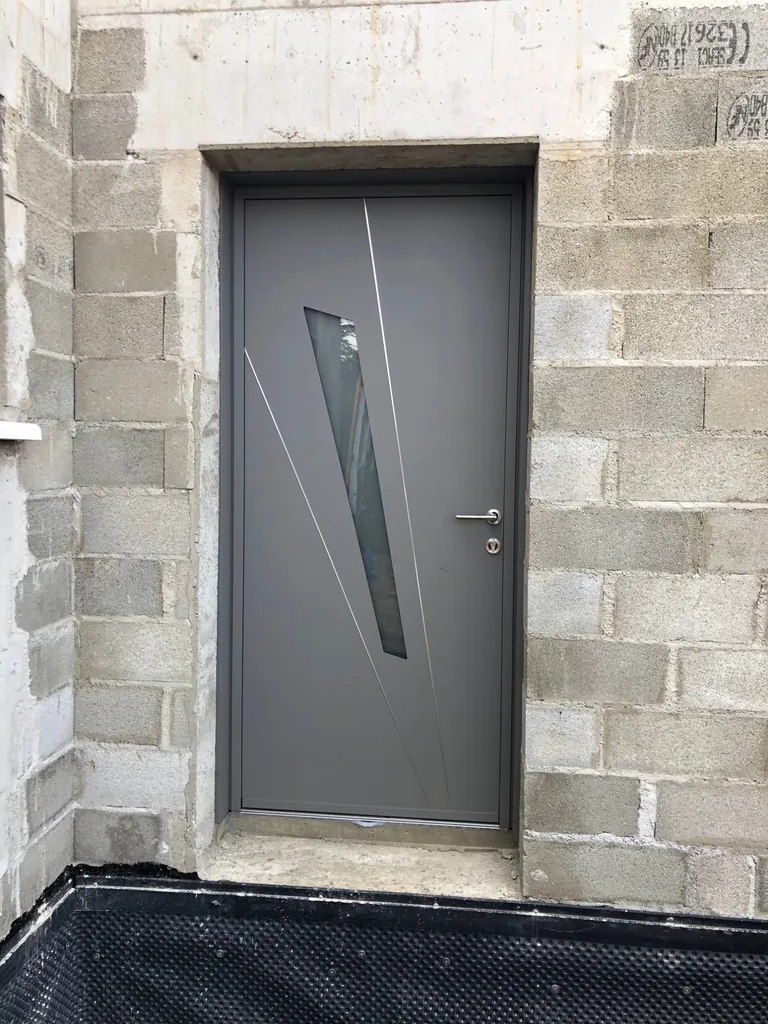 Porte en aluminium avec vitrage renforcé de la marque Kline sur Saint Mitres les Remparts