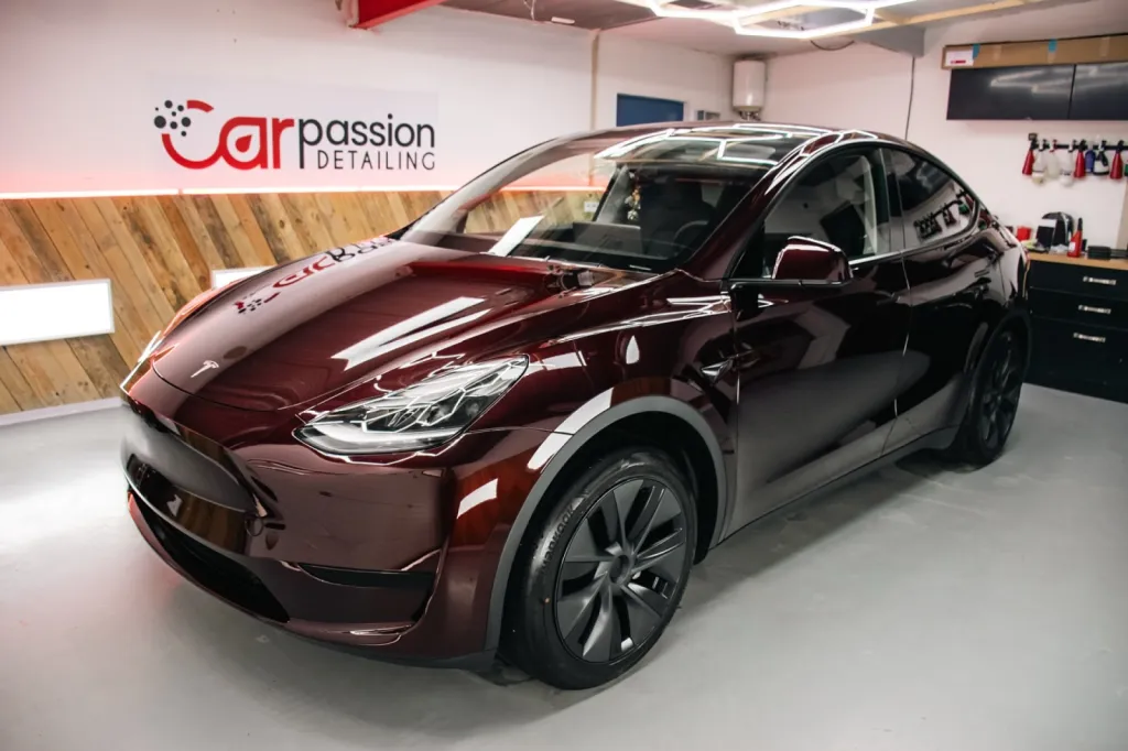 Protection face avant en finition satinée sur Tesla Model Y à Compiègne