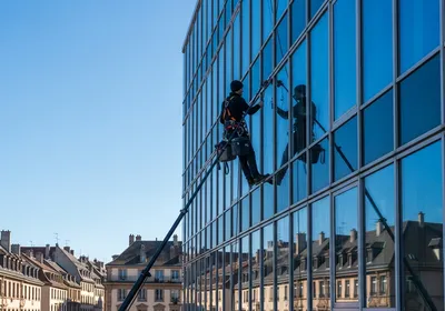 Lavage de vitres et nettoyage de panneaux solaires à Strasbourg, Colmar et Mulhouse.