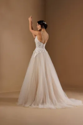 robe de mariée bretelles fines sur marseille proche Aubagne 