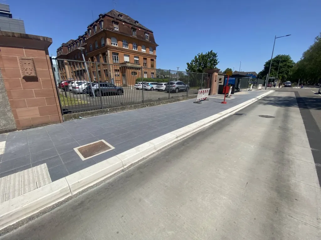Pose de dalle pour un trottoir à Strasbourg