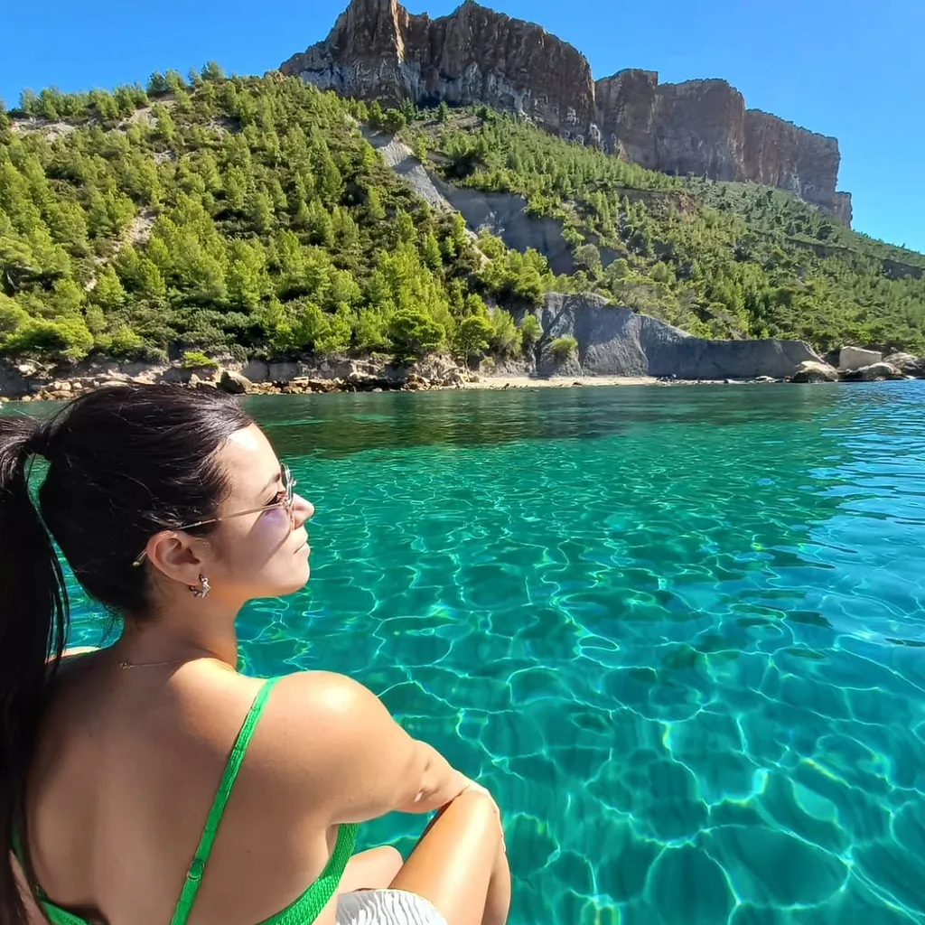 Organiser un anniversaire en famille en bateau dans les Calanques avec L'Eden Boat depuis Marseille, Cassis ou La Ciotat