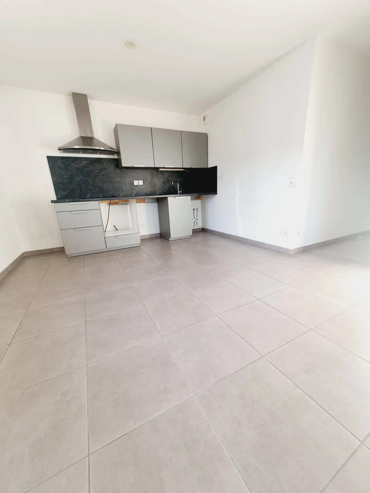 CUISINE T2 EN VENTE BRON CENTRE