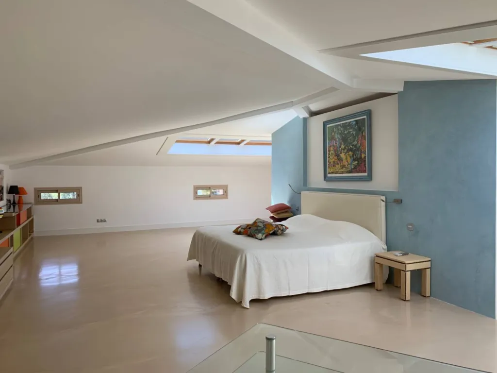 SOL EN BETON CIRE ET TETE DE LIT EN BETON CIRE TERRE DU MONDE