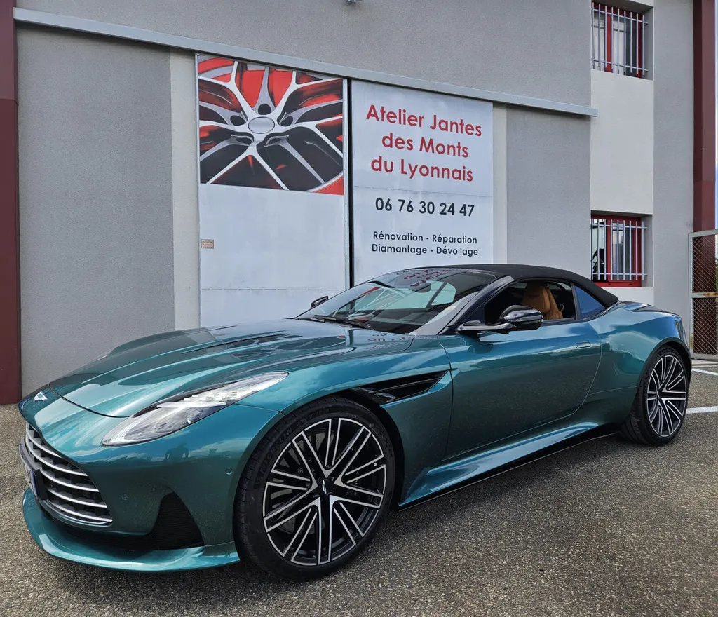 Rénovation des 4 jantes pour cette Aston Martin DB12 volante
Lyon