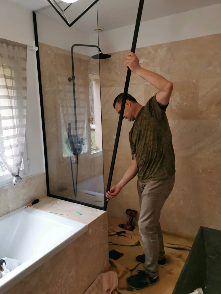 Pose et fabrication d'un Pare douche sur mesure à Pelissanne