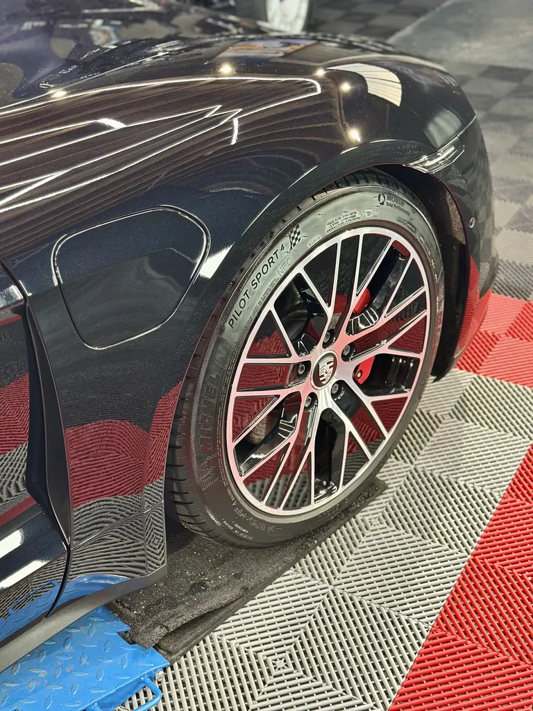 detailing lyon spécialiste Porsche Taycan