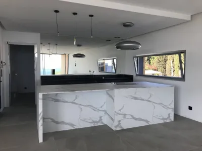 Photo de modèle de cuisine italienne réalisée sur mesure à Six Fours dans le 83