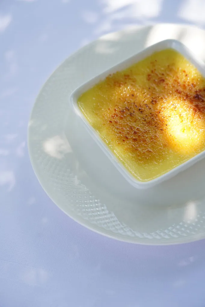dessert à l'assiette crème brulée